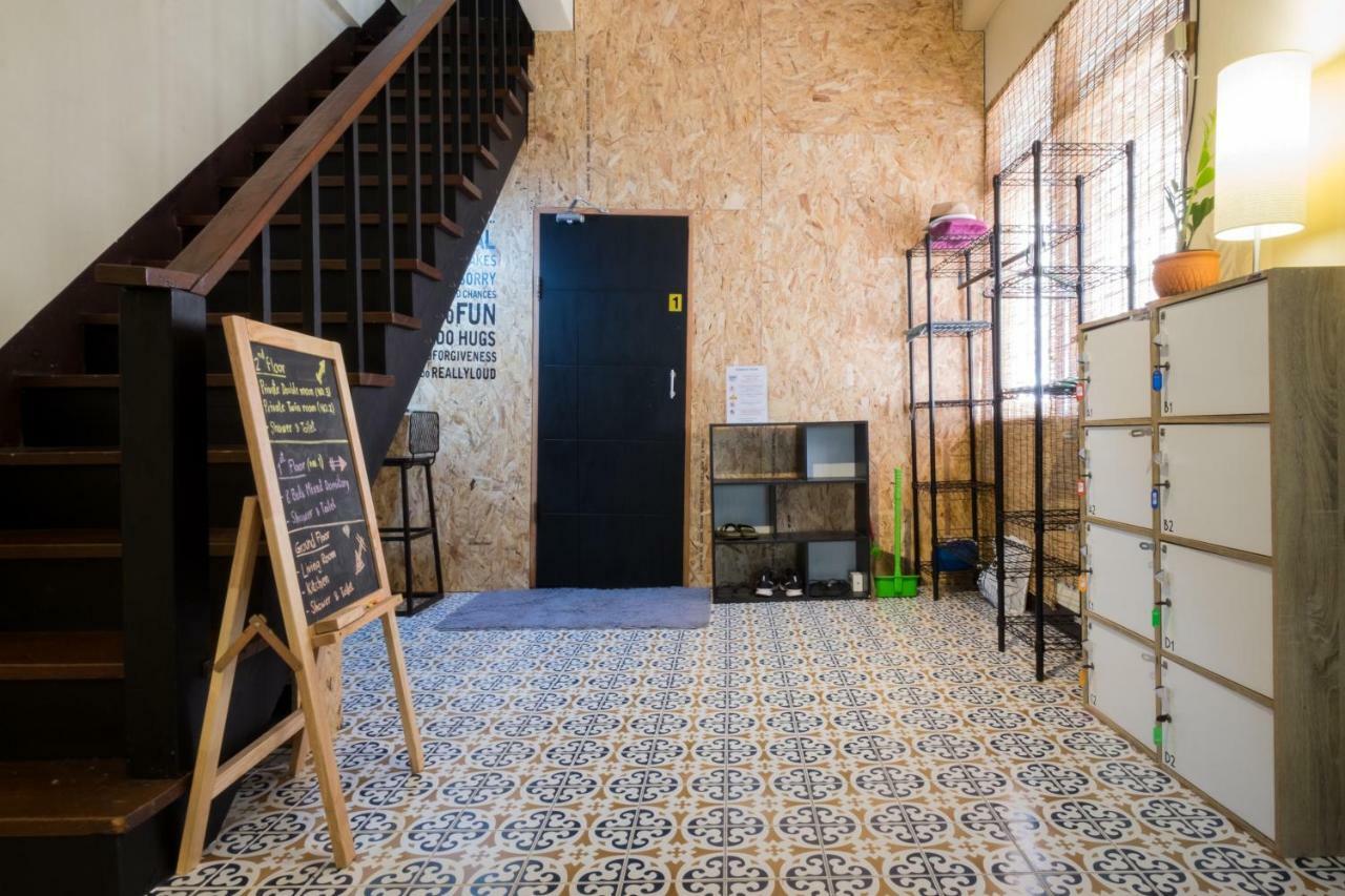 Assembly Hostel Банкок Екстериор снимка